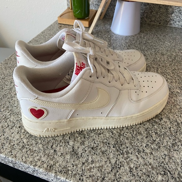 Nike Air Force Valentine’s Day 2021 - Picture 1 of 6